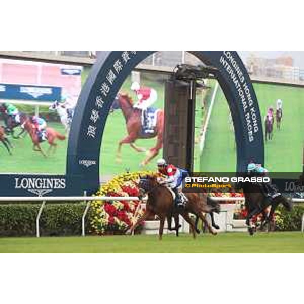 LHKIR 2022 - Hong Kong , Sha Tin racecourse Damien Lane on Win Marilyn wins the LONGINES Hong Kong Vase 2022 - ph.Stefano Grasso/Longines - 01SG6455.JPG