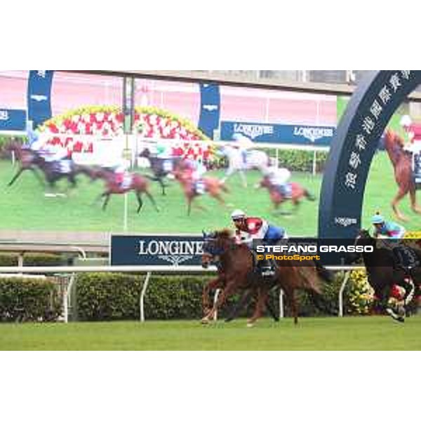 LHKIR 2022 - Hong Kong , Sha Tin racecourse Damien Lane on Win Marilyn wins the LONGINES Hong Kong Vase 2022 - ph.Stefano Grasso/Longines - 01SG6460.JPG