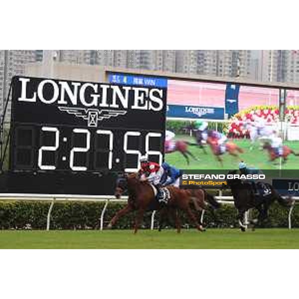 LHKIR 2022 - Hong Kong , Sha Tin racecourse Damien Lane on Win Marilyn wins the LONGINES Hong Kong Vase 2022 - ph.Stefano Grasso/Longines - 01SG6467.JPG