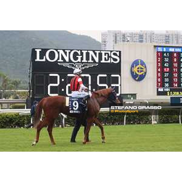 LHKIR 2022 - Hong Kong , Sha Tin racecourse Damien Lane on Win Marilyn wins the LONGINES Hong Kong Vase 2022 - ph.Stefano Grasso/Longines - 01SG6527.JPG