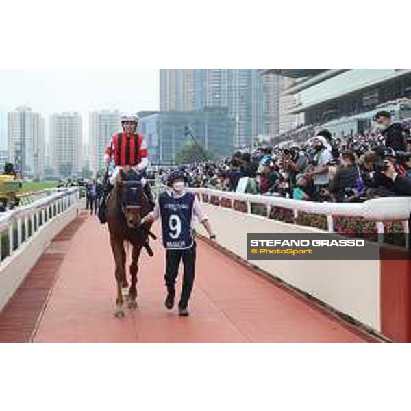LHKIR 2022 - Hong Kong , Sha Tin racecourse Damien Lane on Win Marilyn wins the LONGINES Hong Kong Vase 2022 - ph.Stefano Grasso/Longines - 01SG6598.JPG