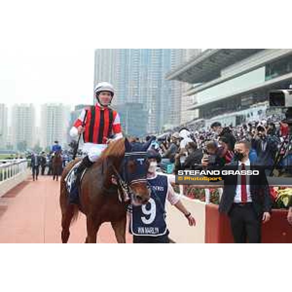 LHKIR 2022 - Hong Kong , Sha Tin racecourse Damien Lane on Win Marilyn wins the LONGINES Hong Kong Vase 2022 - ph.Stefano Grasso/Longines - 01SG6610.JPG