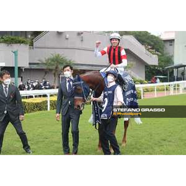 LHKIR 2022 - Hong Kong , Sha Tin racecourse Damien Lane on Win Marilyn wins the LONGINES Hong Kong Vase 2022 - ph.Stefano Grasso/Longines - 01SG6636.JPG