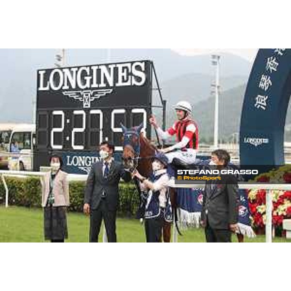 LHKIR 2022 - Hong Kong , Sha Tin racecourse Damien Lane on Win Marilyn wins the LONGINES Hong Kong Vase 2022 - ph.Stefano Grasso/Longines - 01SG6654.JPG