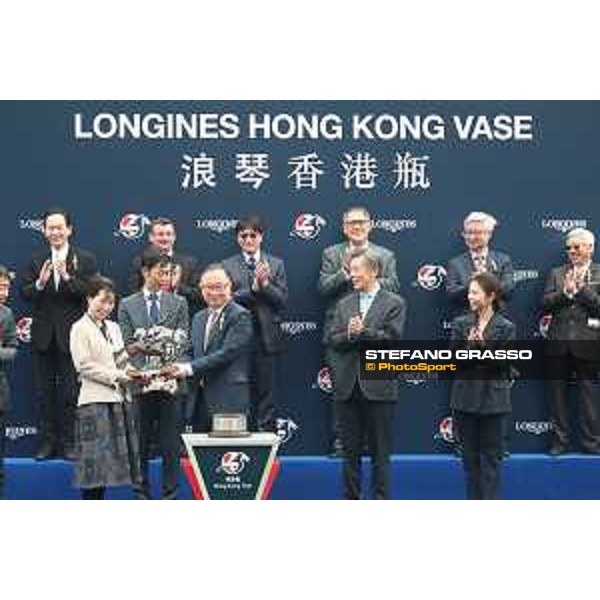 LHKIR 2022 - Hong Kong , Sha Tin racecourse Damien Lane on Win Marilyn wins the LONGINES Hong Kong Vase 2022 - ph.Stefano Grasso/Longines - 01SG6730.JPG
