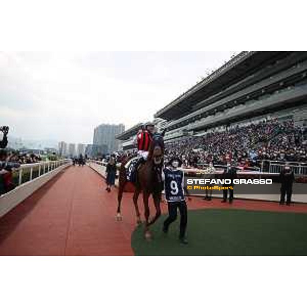 LHKIR 2022 - Hong Kong , Sha Tin racecourse Damien Lane on Win Marilyn wins the LONGINES Hong Kong Vase 2022 - ph.Stefano Grasso/Longines - 02SG9659.JPG