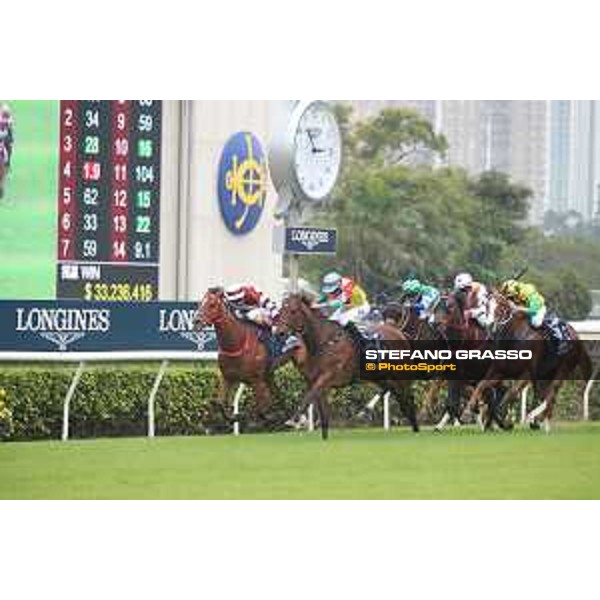 LHKIR 2022 - Hong Kong , Sha Tin racecourse Ryan Moore on Wellington wins the LONGINES Hong Kong Sprint 2022 - ph.Stefano Grasso/Longines - 01SG7079.JPG