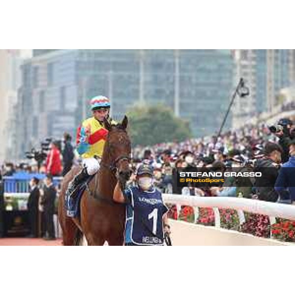 LHKIR 2022 - Hong Kong , Sha Tin racecourse Ryan Moore on Wellington wins the LONGINES Hong Kong Sprint 2022 - ph.Stefano Grasso/Longines - 01SG7241.JPG