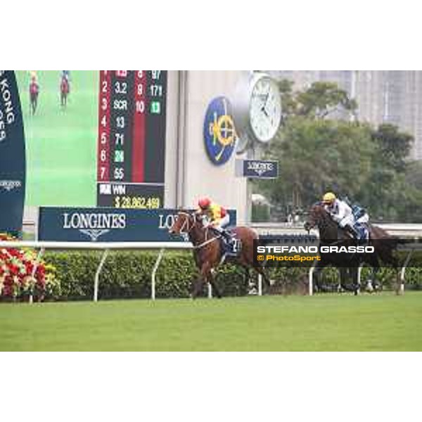 LHKIR 2022 - Hong Kong , Sha Tin racecourse Zac Purton obn California Spangle wins the LONGINES Hong Kong Mile 2022 - ph.Stefano Grasso/Longines - 01SG7801.JPG
