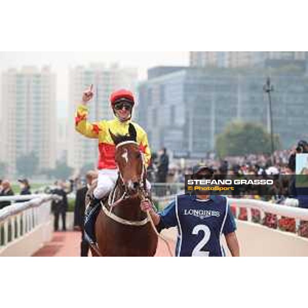 LHKIR 2022 - Hong Kong , Sha Tin racecourse Zac Purton obn California Spangle wins the LONGINES Hong Kong Mile 2022 - ph.Stefano Grasso/Longines - 01SG7987.JPG
