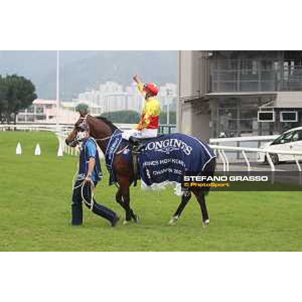 LHKIR 2022 - Hong Kong , Sha Tin racecourse Zac Purton obn California Spangle wins the LONGINES Hong Kong Mile 2022 - ph.Stefano Grasso/Longines - 01SG8012.JPG