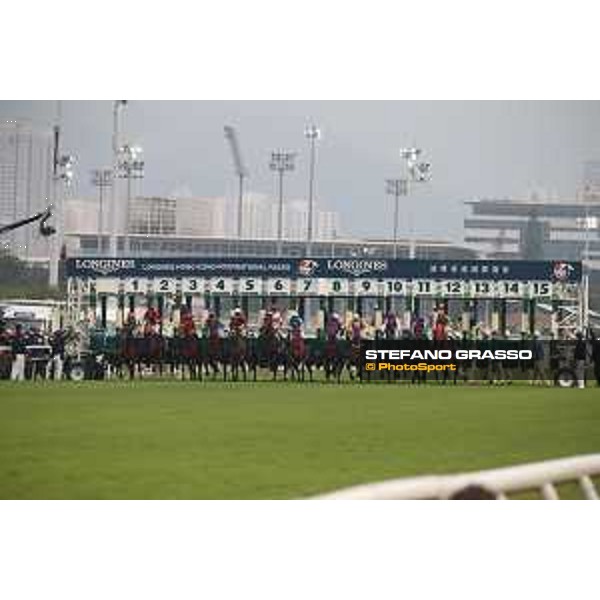 LHKIR 2022 - Hong Kong , Sha Tin racecourse James McDonald, Longines World\'s Best Jockey 2022, wins on Romantic Warrior the LONGINES Hong Kong Cup 2022 - ph.Stefano Grasso/Longines - 01SG8246.JPG