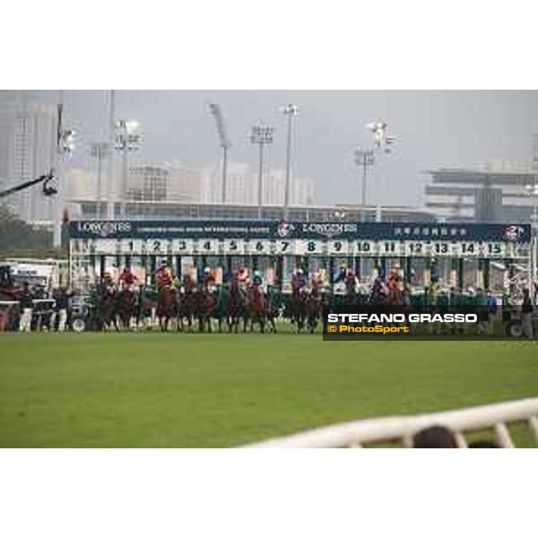 LHKIR 2022 - Hong Kong , Sha Tin racecourse James McDonald, Longines World\'s Best Jockey 2022, wins on Romantic Warrior the LONGINES Hong Kong Cup 2022 - ph.Stefano Grasso/Longines - 01SG8252.JPG