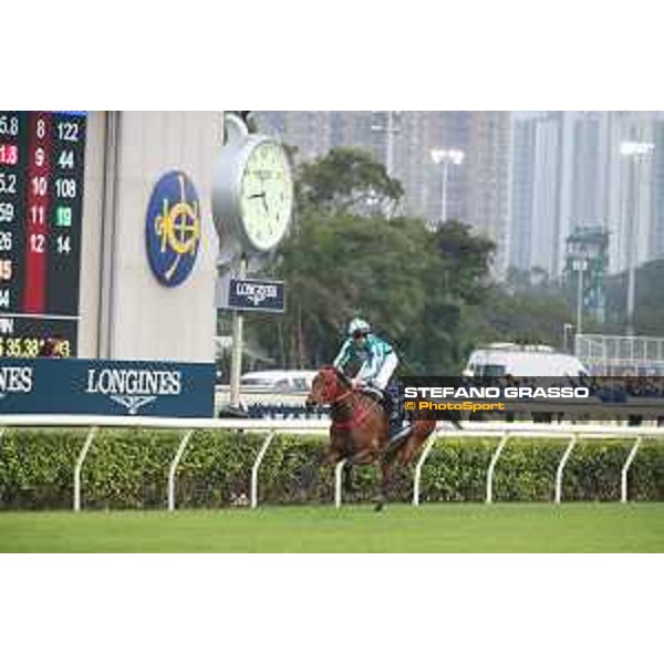 LHKIR 2022 - Hong Kong , Sha Tin racecourse James McDonald, Longines World\'s Best Jockey 2022, wins on Romantic Warrior the LONGINES Hong Kong Cup 2022 - ph.Stefano Grasso/Longines - 01SG8380.JPG