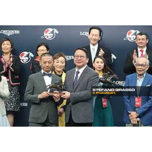 LHKIR 2022 - Hong Kong , Sha Tin racecourse James McDonald, Longines World\'s Best Jockey 2022, wins on Romantic Warrior the LONGINES Hong Kong Cup 2022 - ph.Stefano Grasso/Longines - 01SG8760.JPG