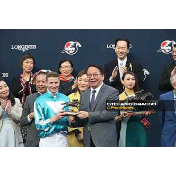 LHKIR 2022 - Hong Kong , Sha Tin racecourse James McDonald, Longines World\'s Best Jockey 2022, wins on Romantic Warrior the LONGINES Hong Kong Cup 2022 - ph.Stefano Grasso/Longines - 01SG8789.JPG