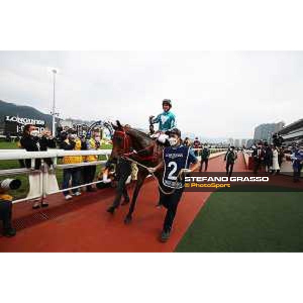 LHKIR 2022 - Hong Kong , Sha Tin racecourse James McDonald, Longines World\'s Best Jockey 2022, wins on Romantic Warrior the LONGINES Hong Kong Cup 2022 - ph.Stefano Grasso/Longines - 02SG0027.JPG