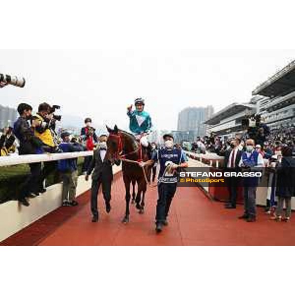 LHKIR 2022 - Hong Kong , Sha Tin racecourse James McDonald, Longines World\'s Best Jockey 2022, wins on Romantic Warrior the LONGINES Hong Kong Cup 2022 - ph.Stefano Grasso/Longines - 02SG9985.JPG