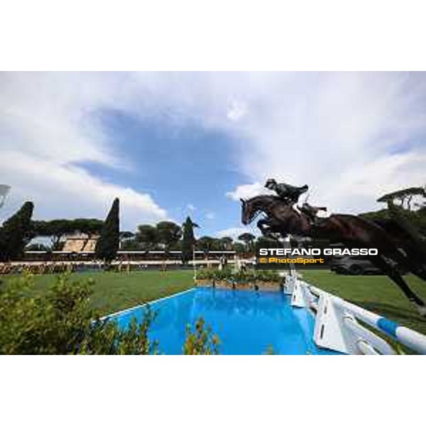 CSIO Piazza di Siena of Roma - - Roma, Villa Borghese - 26 May 2023 - ph.Stefano Grasso/Loro Piana Denis Lynch from IRL on Vistogrand