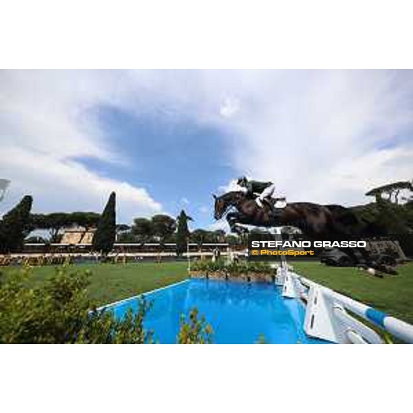 CSIO Piazza di Siena of Roma - - Roma, Villa Borghese - 26 May 2023 - ph.Stefano Grasso/Loro Piana Denis Lynch from IRL on Vistogrand