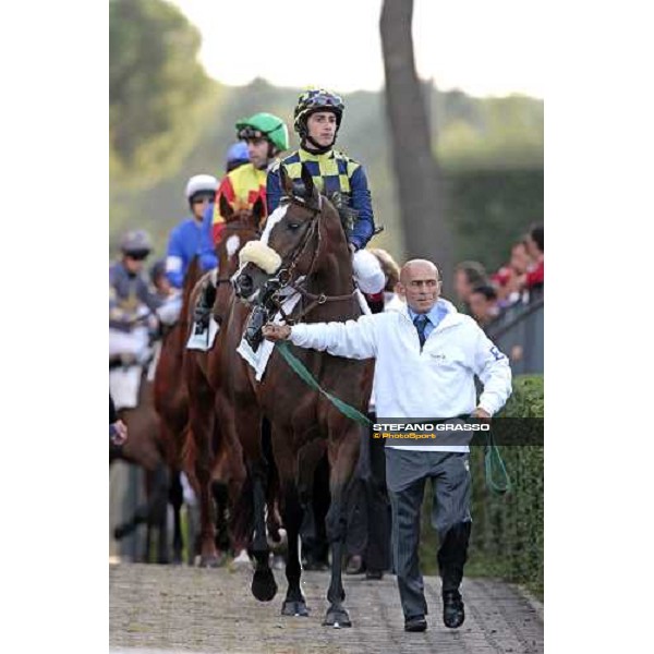 Nicola Pinna on Cottonmouth opens the parade of the Premio Lydia Tesio Shadwell and is followed by the winner Alan Munro on Eva\'s Request Rome Capanannelle, 25th oct. 2009 Ph.Stefano Grasso