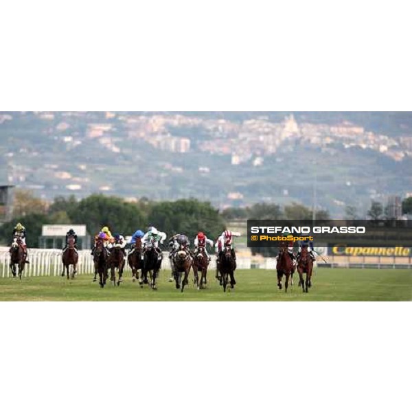 the horses of the Premio Lydia Tesio Shadwell at the last 200 meters to the post. Alan Munro on Eva\'s Request (winner) , is second from right Rome Capanannelle, 25th oct. 2009 Ph.Stefano Grasso