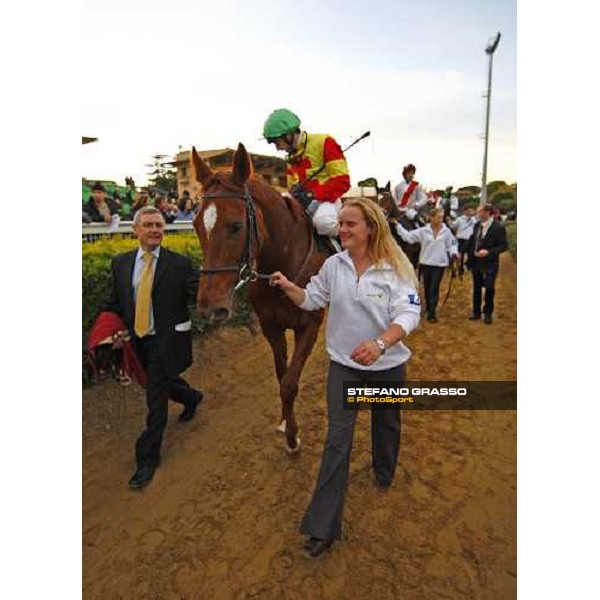Alan Munro returns home on Eva\'s Request and with her connection after winning the Premio Lydia Tesio Shadwell Rome Capanannelle, 25th oct. 2009 Ph.Stefano Grasso