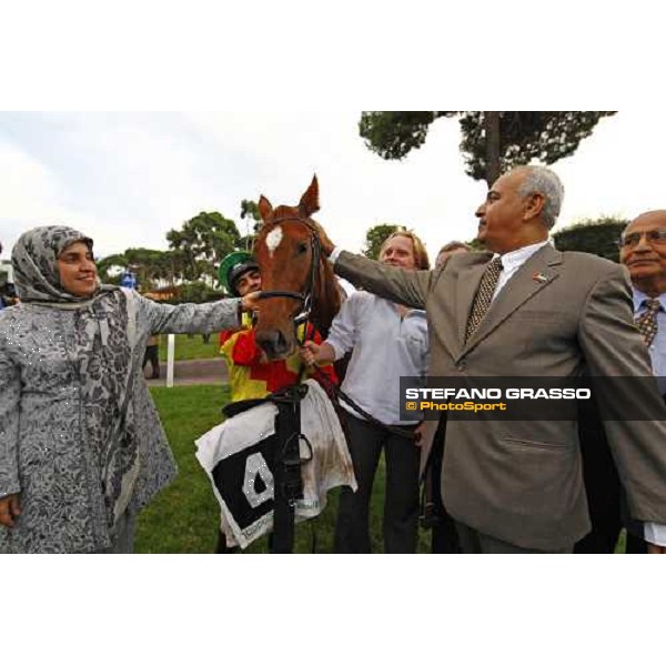 caresses for Eva\'s Reques after winning the Premio Lydia Tesio Shadwell Rome Capanannelle, 25th oct. 2009 Ph.Stefano Grasso