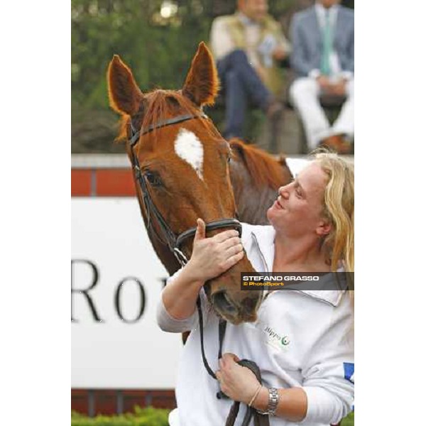 Eva\'s Request with her groom after winning the Premio Lydia Tesio Shadwell Rome Capanannelle, 25th oct. 2009 Ph.Stefano Grasso