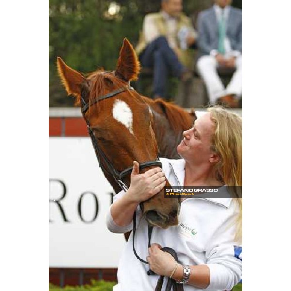 Eva\'s Request with her groom after winning the Premio Lydia Tesio Shadwell Rome Capanannelle, 25th oct. 2009 Ph.Stefano Grasso