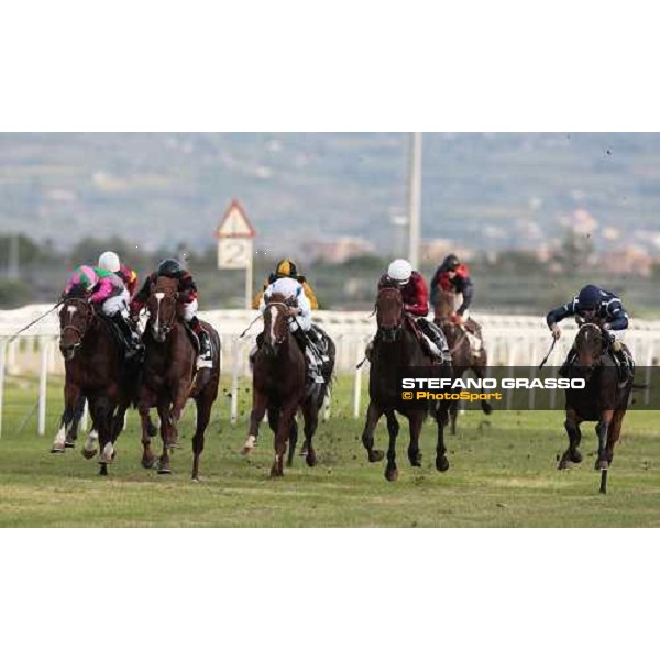 at right Claudio Colombi on Sottone goes to win the Premio Nearco Emirates Airlines beating Agaton and Johannes Mozart Rome Capanannelle, 25th oct. 2009 Ph.Stefano Grasso