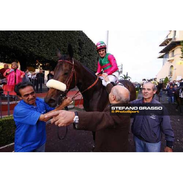 Vittorio Caruso congratulates with Mirco Demuro winning on Charming Woman of the Premio Ubaldo Pandolfi Nayef Rome Capanannelle, 25th oct. 2009 Ph.Stefano Grasso