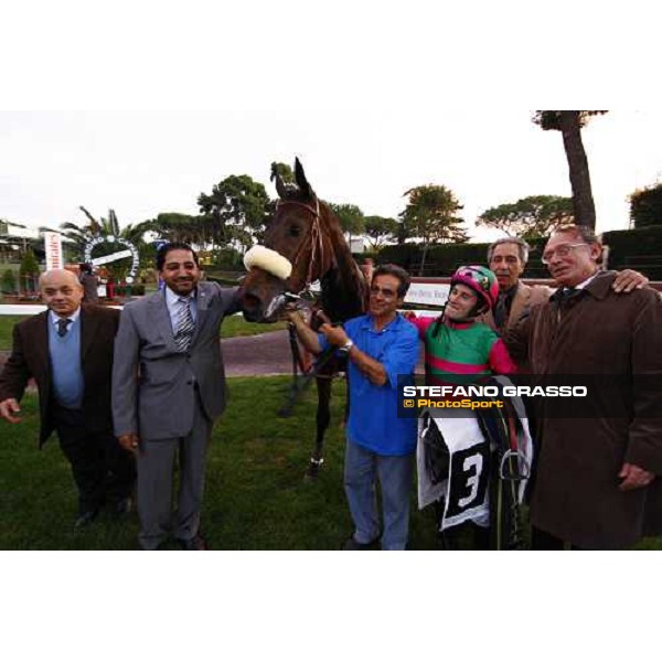 The Ambassador of Dubai, Mirco Demuro, Vittorio Caruso and Diego Romeo pose with Charming Woman after winning the Premio Ubaldo Pandolfi Nayef Rome Capanannelle, 25th oct. 2009 Ph.Stefano Grasso