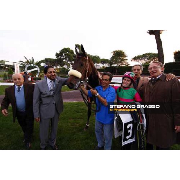 the Ambassador of Dubai, Mirco Demuro, Vittorio Caruso and Diego Romeo pose with Charming Woman after winning the Premio Ubaldo Pandolfi Nayef Rome Capanannelle, 25th oct. 2009 Ph.Stefano Grasso