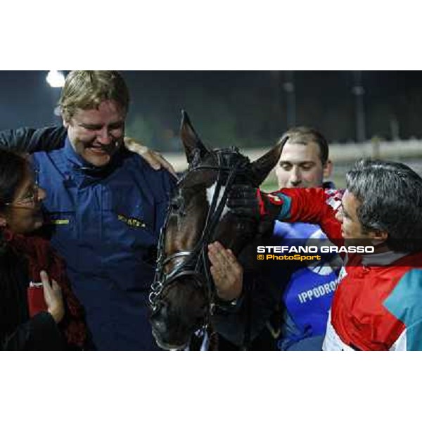 Pietro Gubellini caresses Mago d\' Amore after winning the Gran Premio Paolo e Orsino Orsi Mangelli Milan San Siro, 1st november 2009 ph. Stefano Grasso