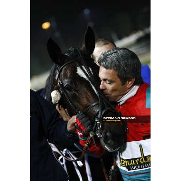Pietro Gubellini kisses Mago d\' Amore after winning the Gran Premio Paolo e Orsino Orsi Mangelli Milan San Siro, 1st november 2009 ph. Stefano Grasso