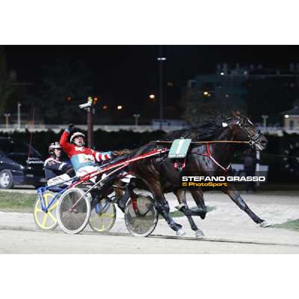 Pietro Gubellini with Mago d\' Amore wins the Gran Premio Paolo e Orsino Orsi Mangelli Milan San Siro, 1st november 2009 ph. Stefano Grasso