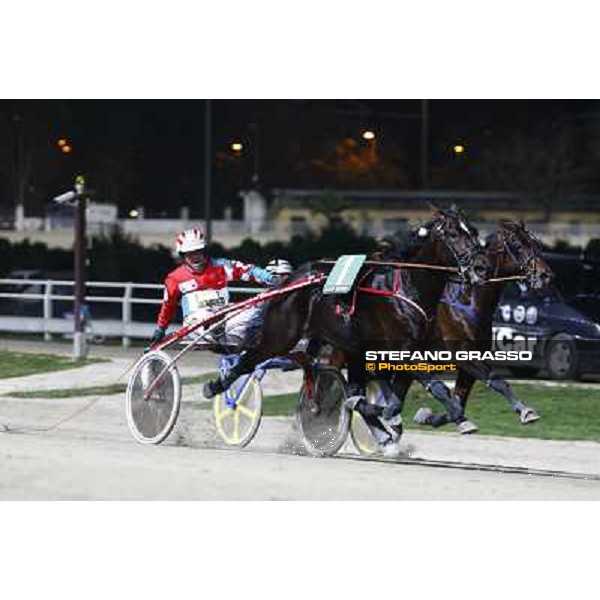 Pietro Gubellini with Mago d\' Amore goes to win the Gran Premio Paolo e Orsino Orsi Mangelli Milan San Siro, 1st november 2009 ph. Stefano Grasso