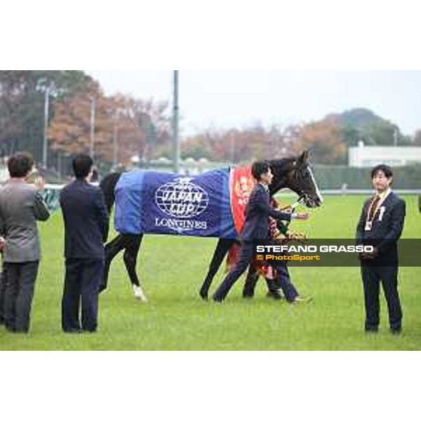 Japan Cup of Tokyo - - Tokyo, Fuchu Racecourse - 26 November 2023 - ph.Stefano Grasso/Longines Tokyo - Fuchu racecourse - Christophe Lemaire on Equinox wins the 43rd Japan Cup Prize giving ceremony