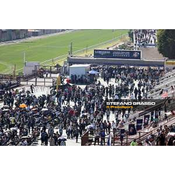 Longines Hong Kong International Races of Hong Kong - - Hong Kong, Sha Tin - 10 December 2023 - ph.Stefano Grasso/Longines Racegoers at Sha Tin