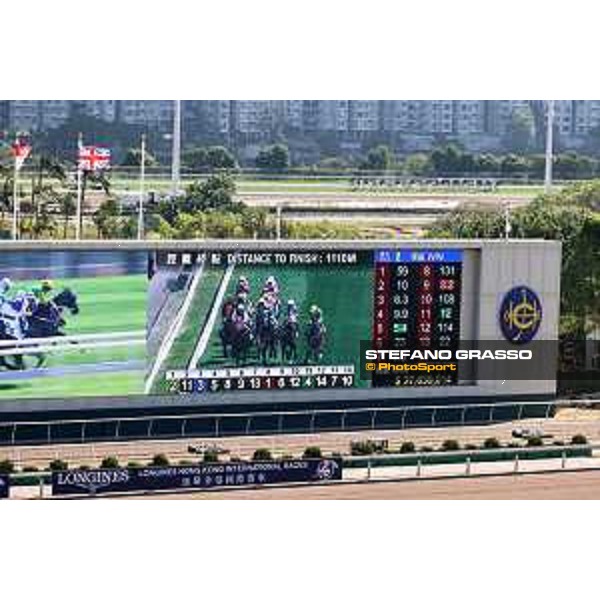 Longines Hong Kong International Races of Hong Kong - - Hong Kong, Sha Tin - 10 December 2023 - ph.Stefano Grasso/Longines Racegoers at Sha Tin