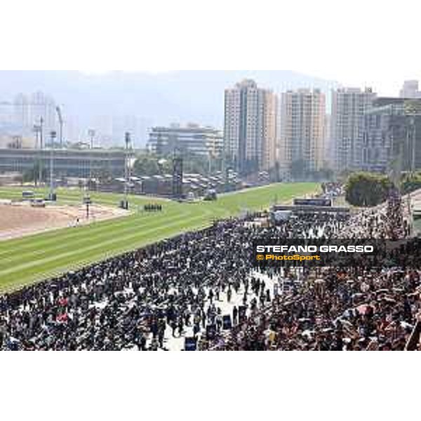 Longines Hong Kong International Races of Hong Kong - - Hong Kong, Sha Tin - 10 December 2023 - ph.Stefano Grasso/Longines Racegoers at Sha Tin