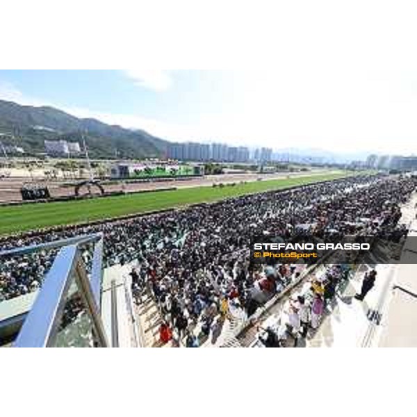 Longines Hong Kong International Races of Hong Kong - - Hong Kong, Sha Tin - 10 December 2023 - ph.Stefano Grasso/Longines Racegoers at Sha Tin