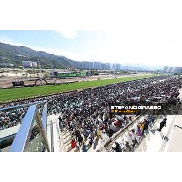 Longines Hong Kong International Races of Hong Kong - - Hong Kong, Sha Tin - 10 December 2023 - ph.Stefano Grasso/Longines Racegoers at Sha Tin