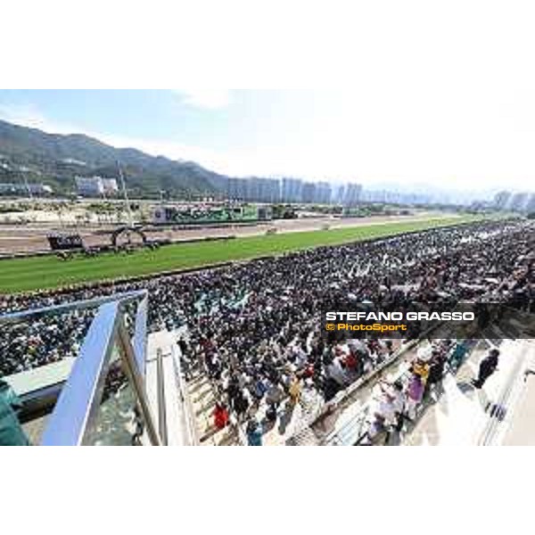 Longines Hong Kong International Races of Hong Kong - - Hong Kong, Sha Tin - 10 December 2023 - ph.Stefano Grasso/Longines Racegoers at Sha Tin