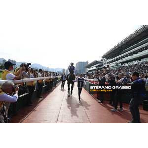 Longines Hong Kong International Races of Hong Kong - - Hong Kong, Sha Tin - 10 December 2023 - ph.Stefano Grasso/Longines Maxim Guyon on Junk wins the Longines Hong Kong Vase