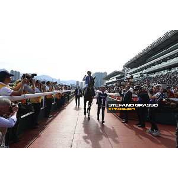 Longines Hong Kong International Races of Hong Kong - - Hong Kong, Sha Tin - 10 December 2023 - ph.Stefano Grasso/Longines Maxim Guyon on Junk wins the Longines Hong Kong Vase