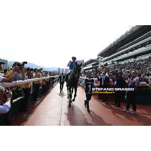 Longines Hong Kong International Races of Hong Kong - - Hong Kong, Sha Tin - 10 December 2023 - ph.Stefano Grasso/Longines Maxim Guyon on Junk wins the Longines Hong Kong Vase