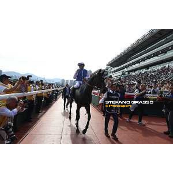 Longines Hong Kong International Races of Hong Kong - - Hong Kong, Sha Tin - 10 December 2023 - ph.Stefano Grasso/Longines Maxim Guyon on Junk wins the Longines Hong Kong Vase