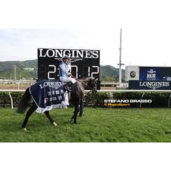 Longines Hong Kong International Races of Hong Kong - - Hong Kong, Sha Tin - 10 December 2023 - ph.Stefano Grasso/Longines Maxim Guyon on Junk wins the Longines Hong Kong Vase